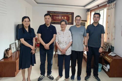 20240701七一慰问魏凤兰_副本.jpg 20240701七一慰问魏凤兰_副本.jpg