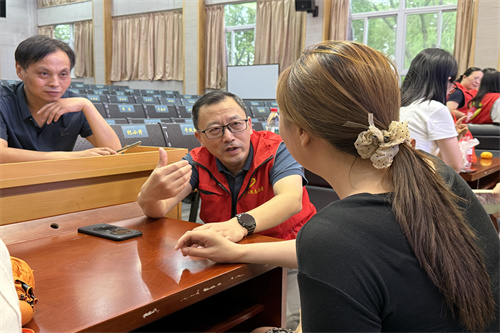 20250908教师节康华小学义诊沈宇清1.jpg