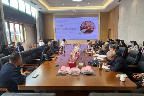 20251028传承中医文化  助力健康中国泰州二院中医科将中医文化带进姜堰党校_副本.jpg