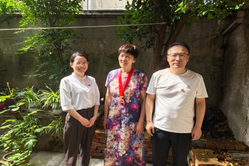 20260701送党章陈建珠_副本.jpg